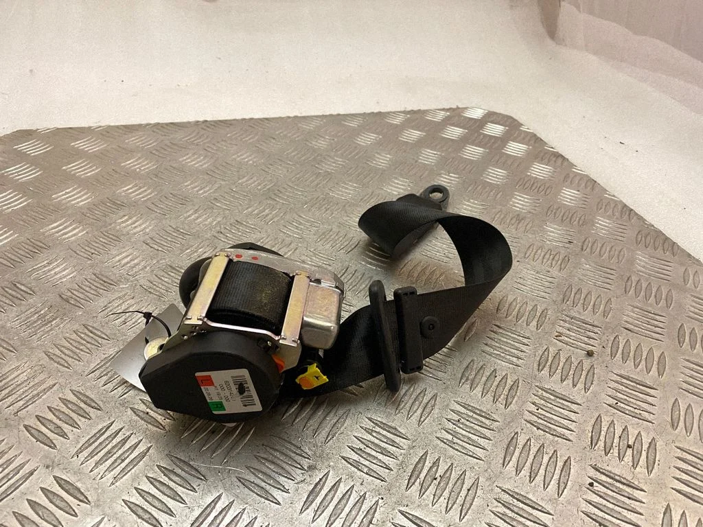 Rear seatbelt – Land Rover Range Rover Sport L494 (2013-)