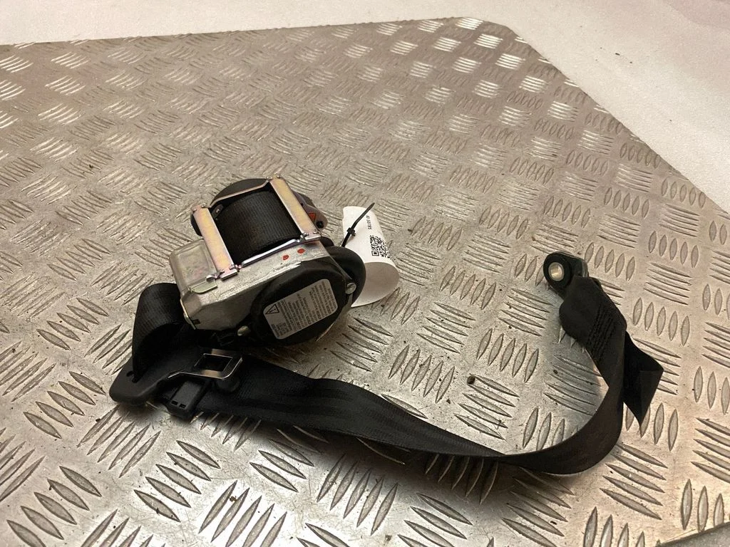 Rear seatbelt – Land Rover Range Rover Sport L494 (2013-)