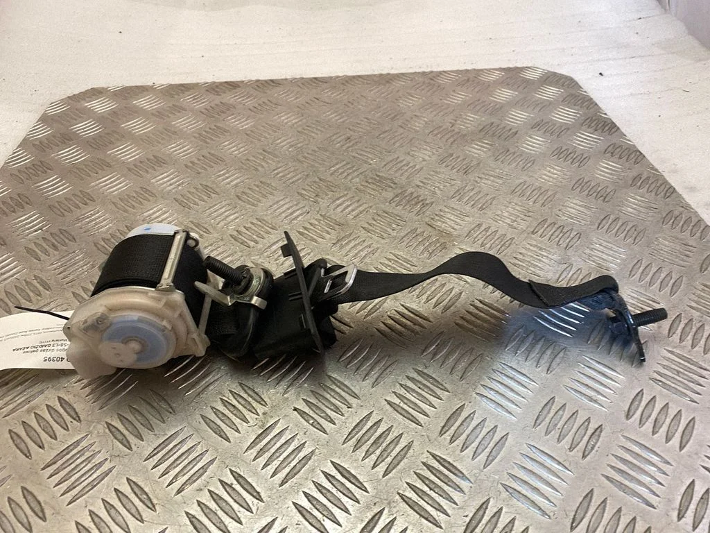 Rear seatbelt FR3B76611B69AE