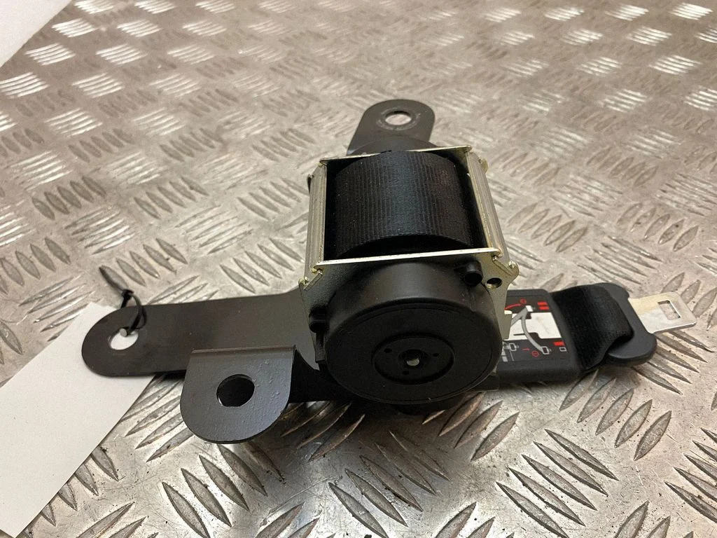 Rear seatbelt 89850F1000