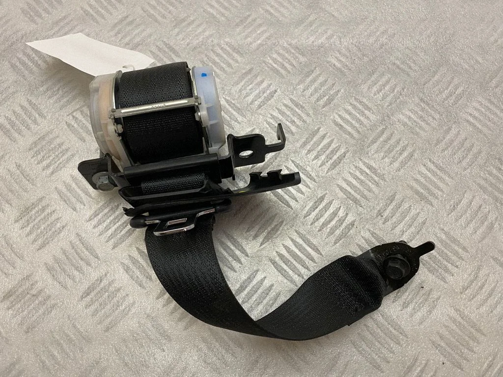 Aizmugurējā drošības josta – Ford Mustang VI (2015-)