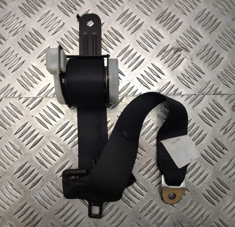 Rear seatbelt C71941