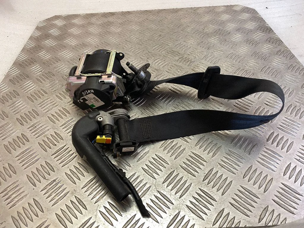 Front seatbelt HY32611B08CC