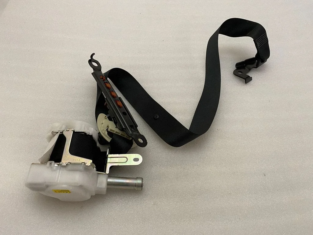 Front seatbelt – Lexus RX 450H (2016-)