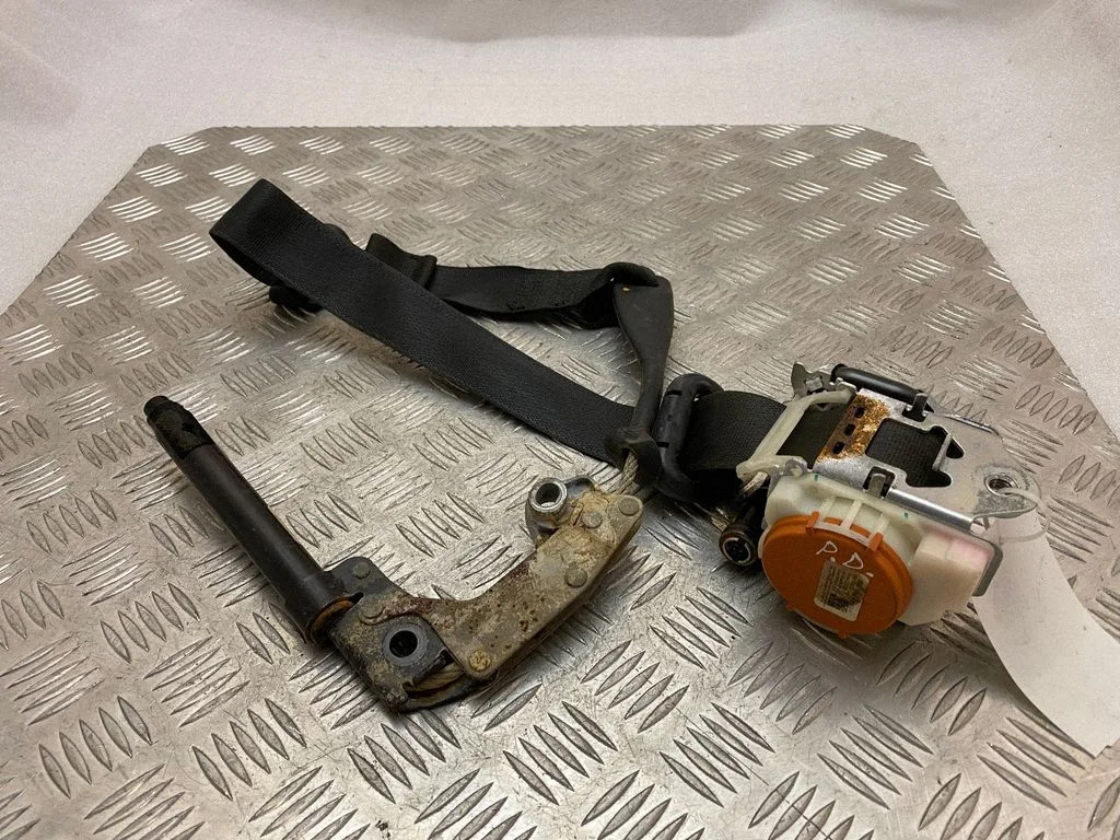 Front seatbelt – Ford Mustang VI (2015-)