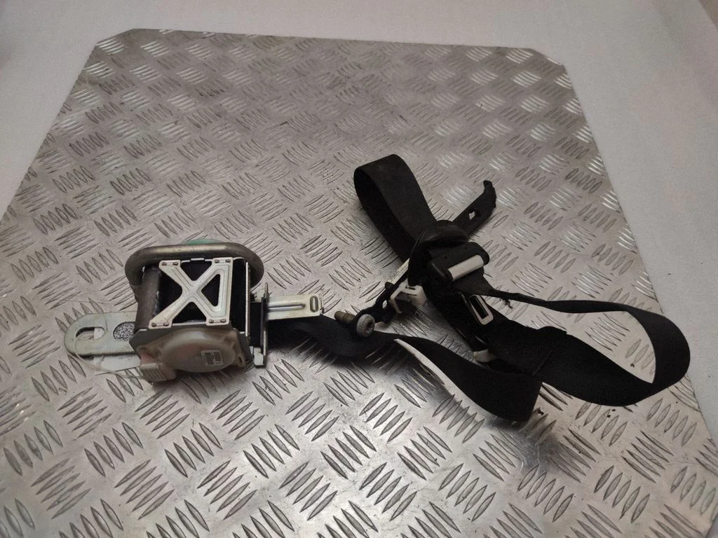 Front seatbelt 1VL07DX9AE