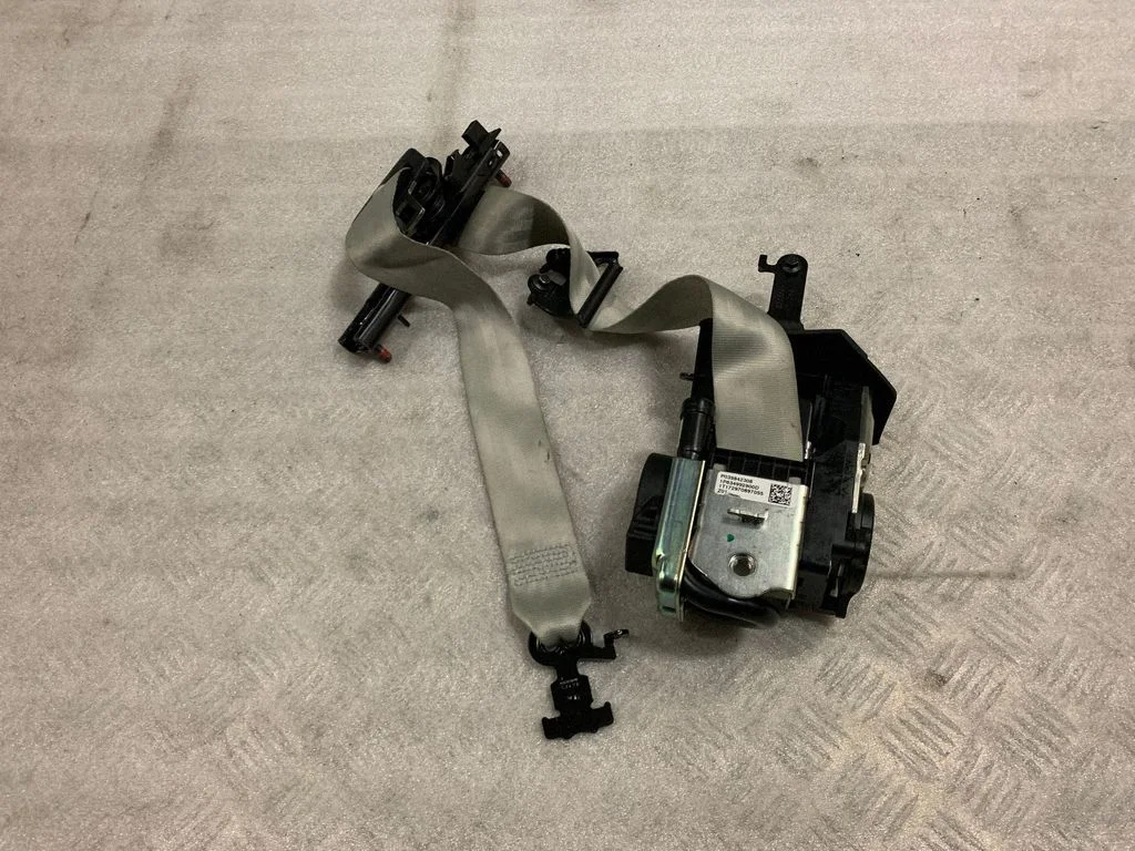 Front seatbelt – Volvo S90, V90 (2016-)