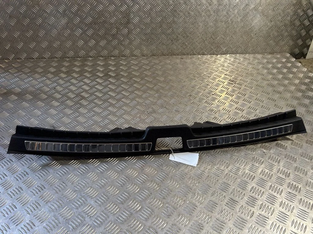 Bagāžnieka sliekšņa apdare – Volvo XC90 (2014-)