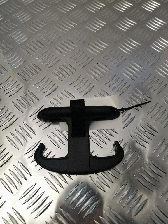 Tie down hook / loop 4G5867615