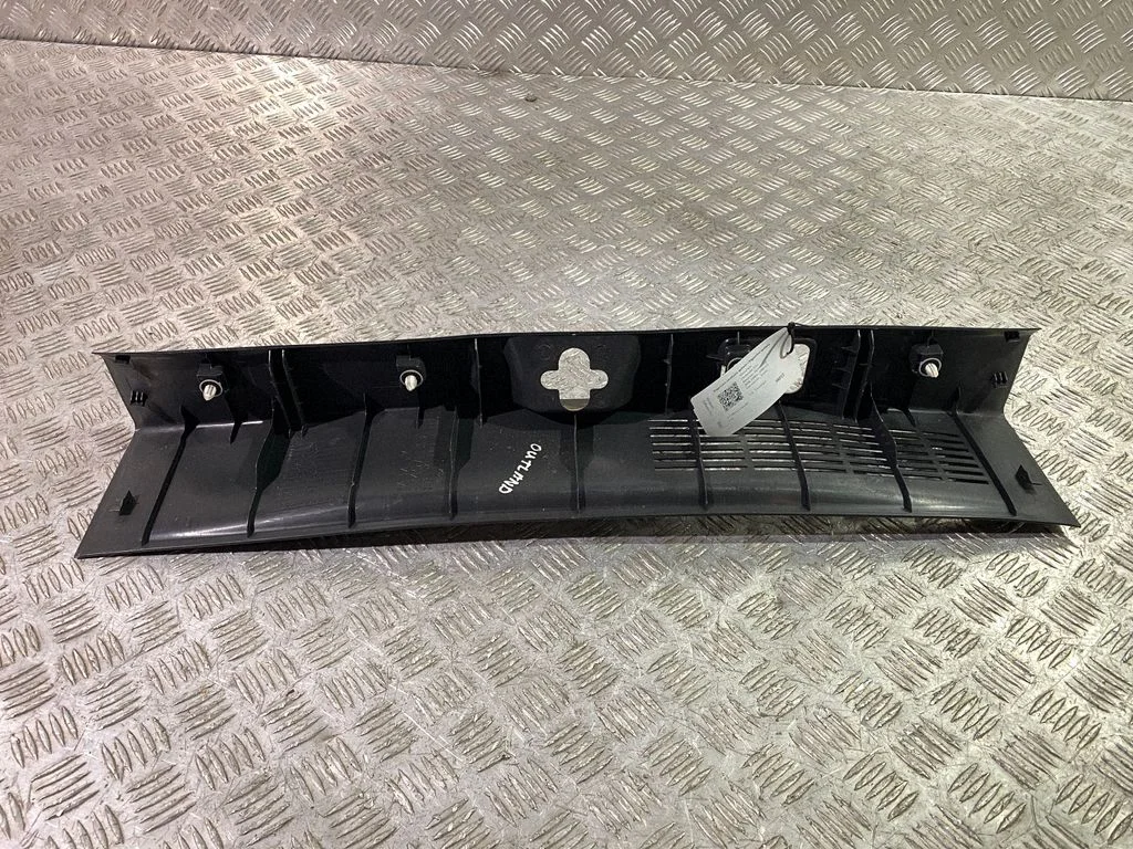Osłona progu bagażnika – Mitsubishi Outlander (2013-2021)