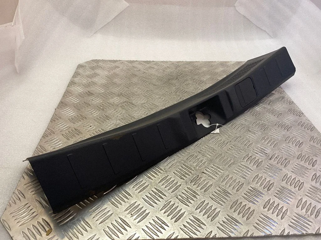 Trunk/boot sill cover protection – Mitsubishi Outlander (2013-2021)