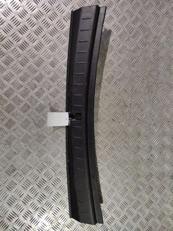 Pagasiruumi läve kaitseviimistlus – BMW 2-seeria F46 (2015-)