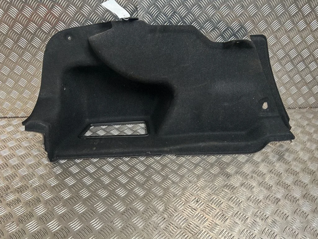 Trunk/boot side trim panel 7438299