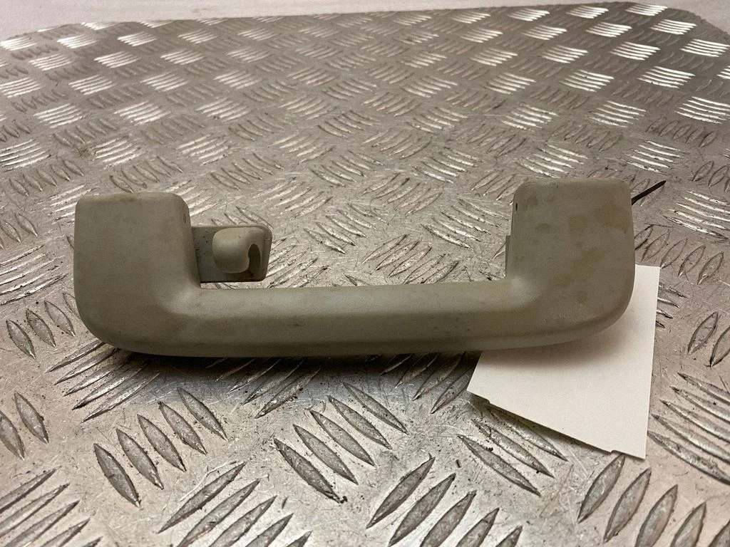 Rear interior roof grab handle 31305679