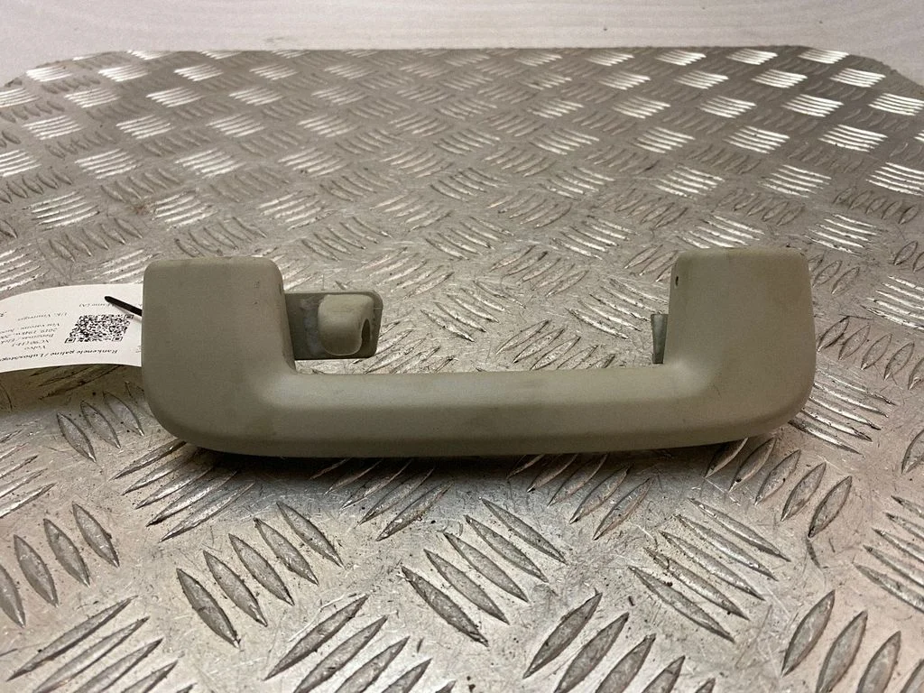 Rear interior roof grab handle 31305679