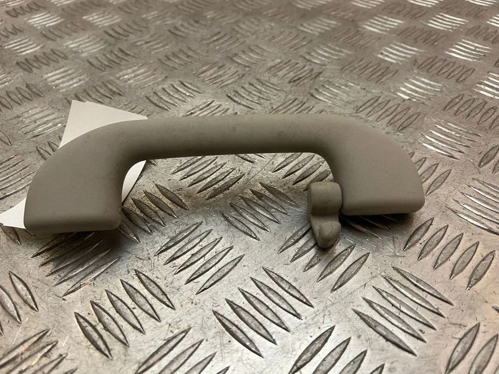 Rear interior roof grab handle 5XQ46TRMAA