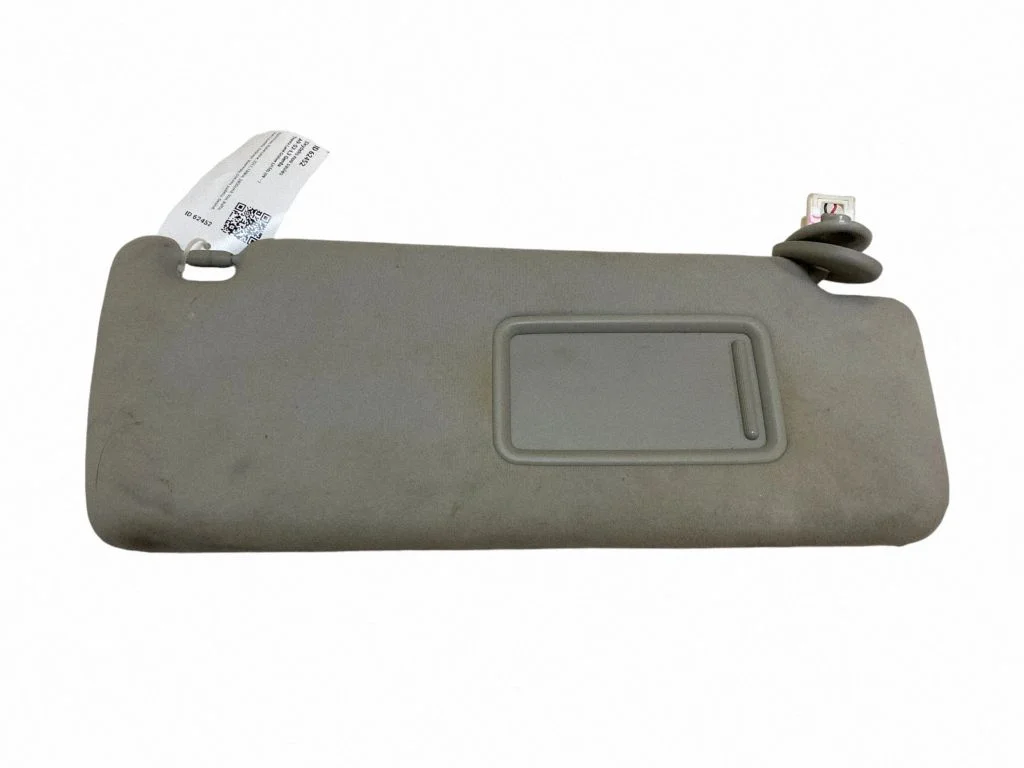 Sun visor – right