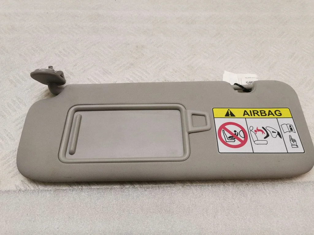 Sun visor – right