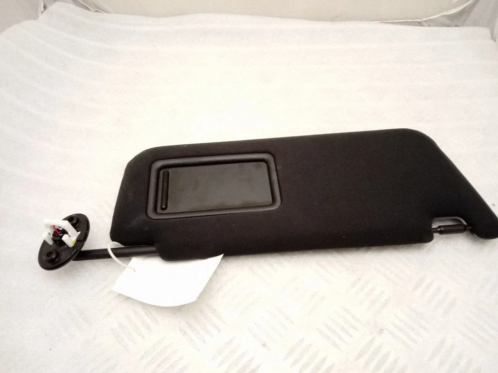 Sun visor – right