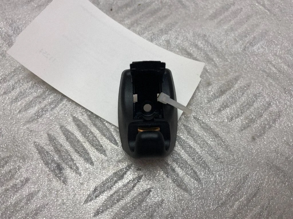 Päikesesirmi kinnitusklamber