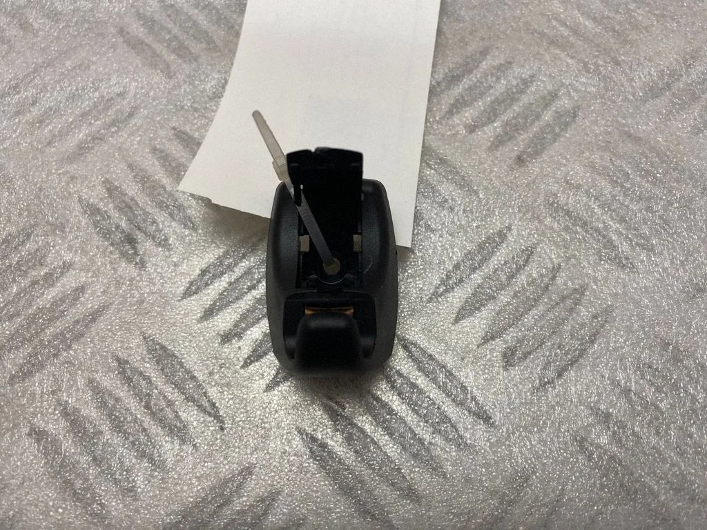 Päikesesirmi kinnitusklamber