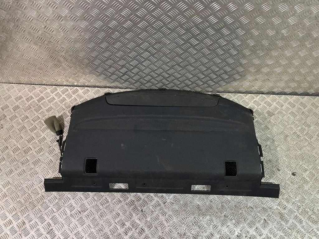 Parcel shelf
