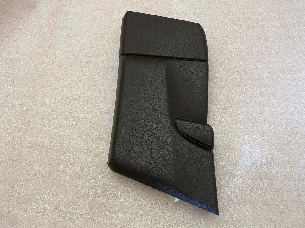 (B) piilari kate (alumine) – Maserati Levante (2017-)