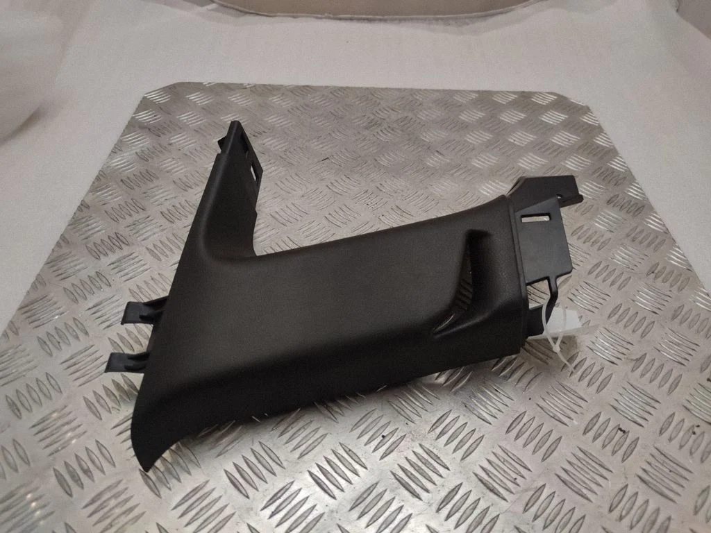 (C) pillar trim 1GP02TRMAC