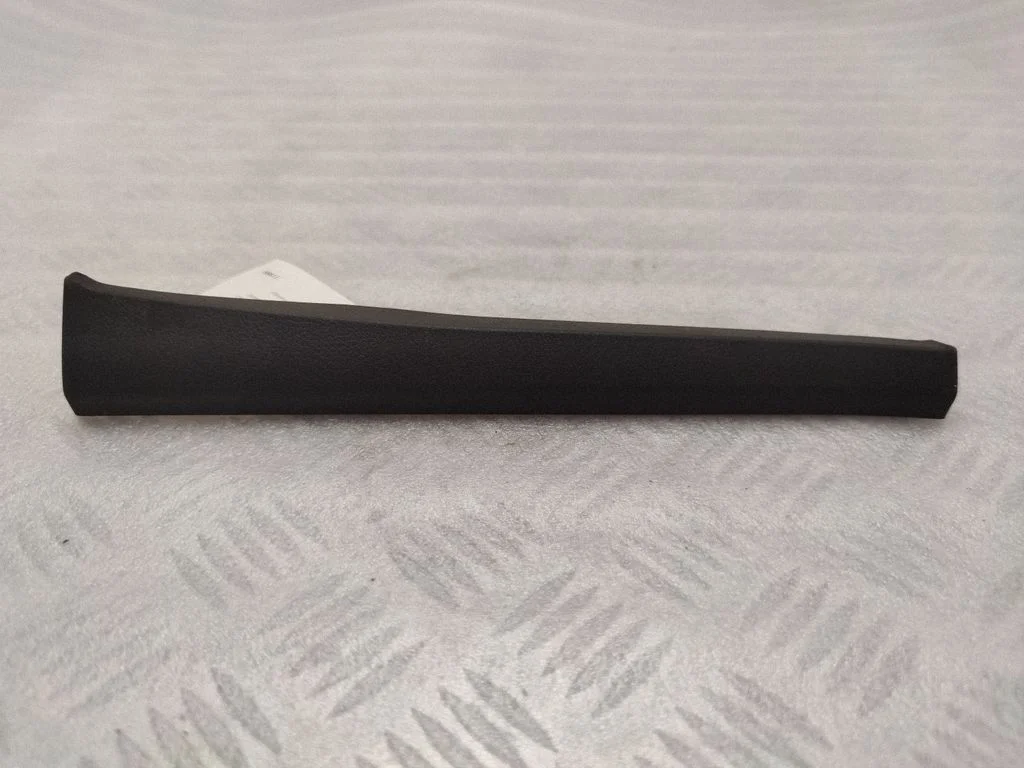 (C) pillar trim 7P0868238