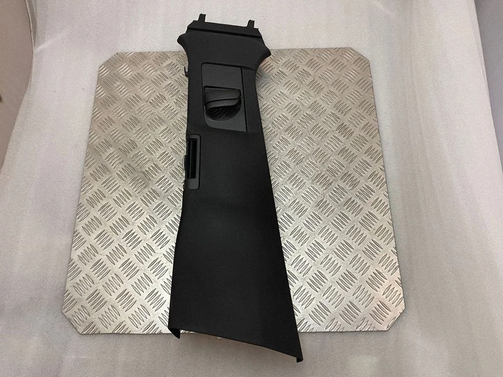 (B) pillar trim (top) 31479008
