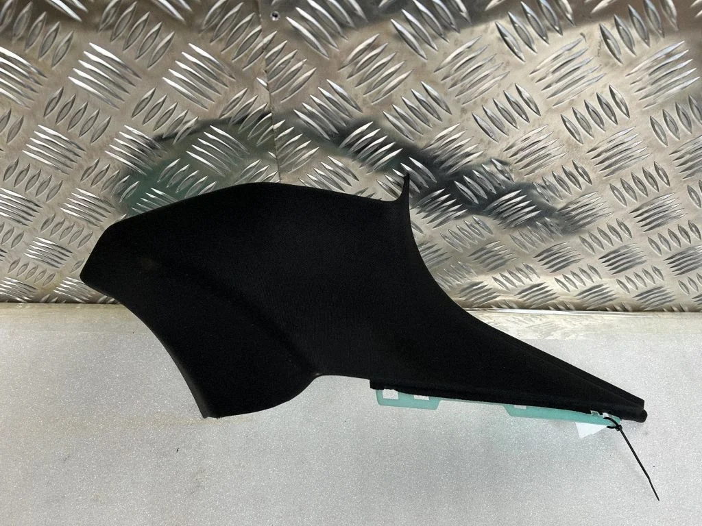 (B) pillar trim (top) 100745804C