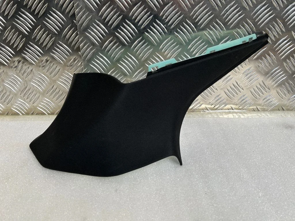 (B) pillar trim (top) 100745704C