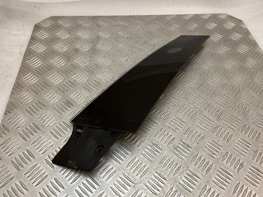 (B) pillar trim (top) 108389900C