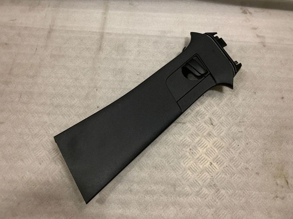 (B) pillar trim (top) 31479714