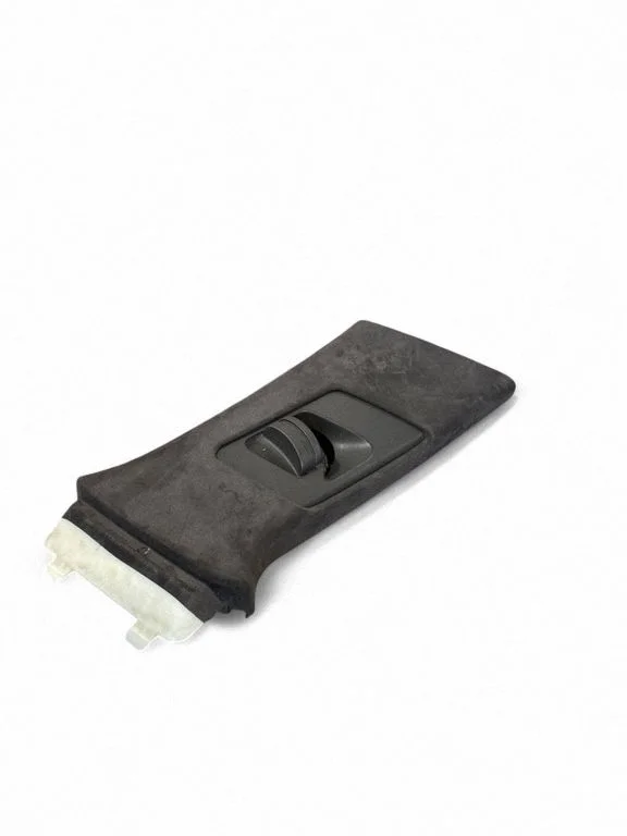 (B) pillar trim (top) – Porsche Macan (95B) (2014-2018)