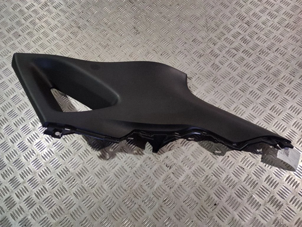 (D)pillar trim (top) 6247078010