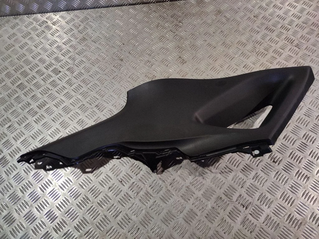 (D)pillar trim (top) 6248078010