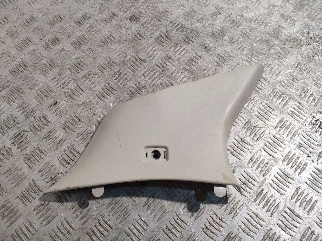 (D)pillar trim (top) 31363594