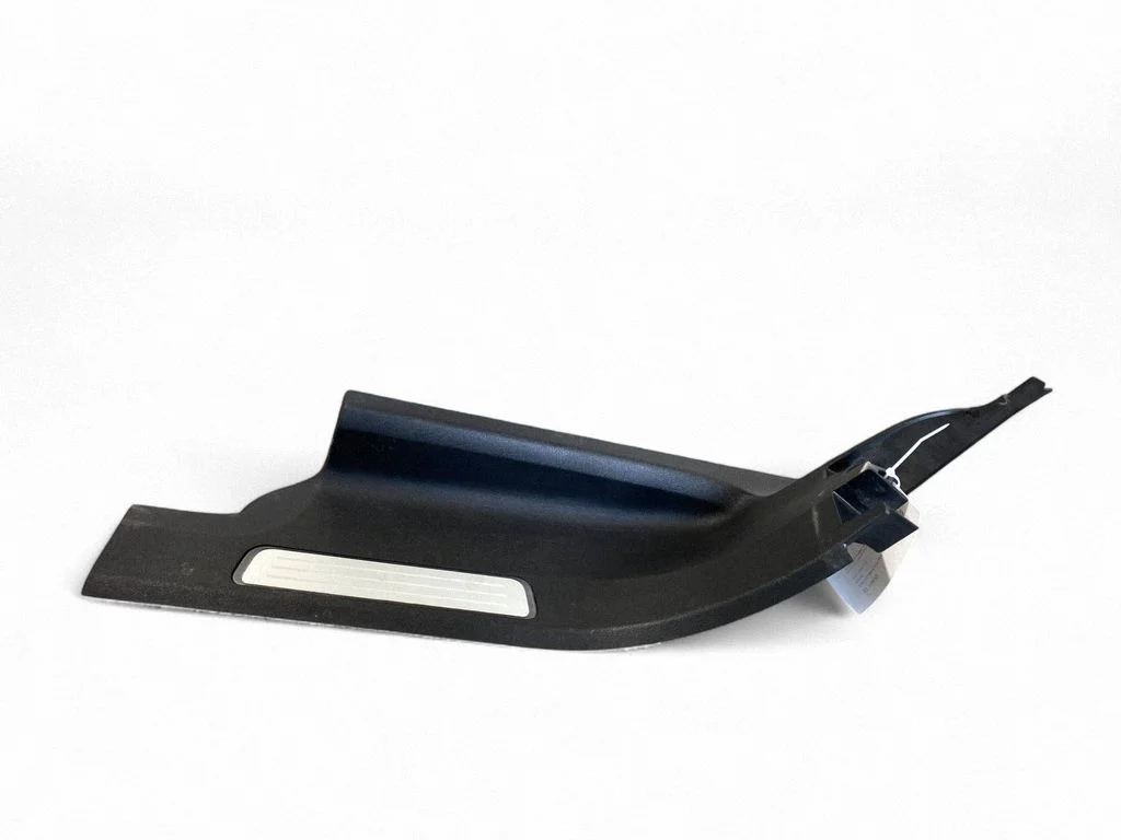 Rear sill trim cover 31363747