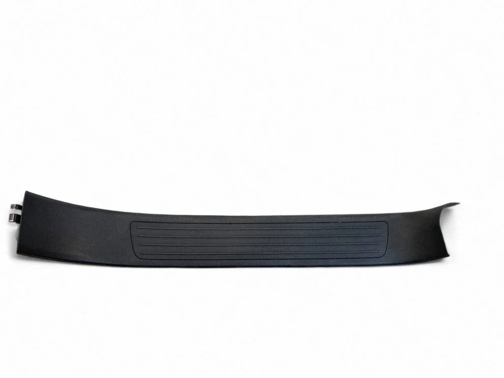 Rear sill trim cover A1666800835