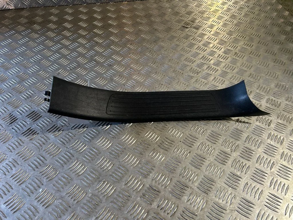 Aizmugurējā sliekšņa apdare (iekšējā) A1666800535