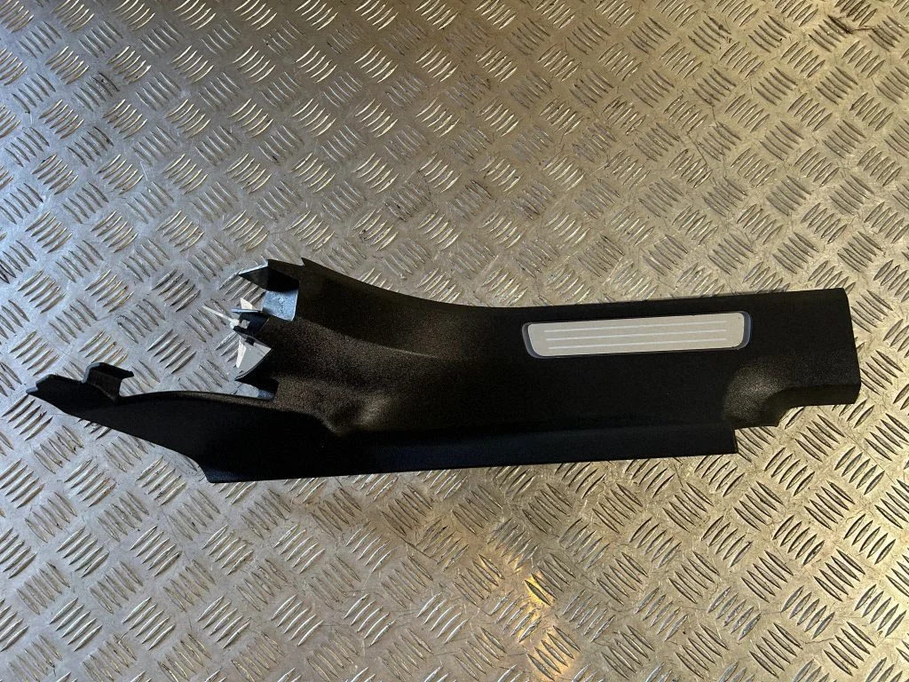 Aizmugurējā sliekšņa apdare (iekšējā) – Volvo XC90 (2014-)