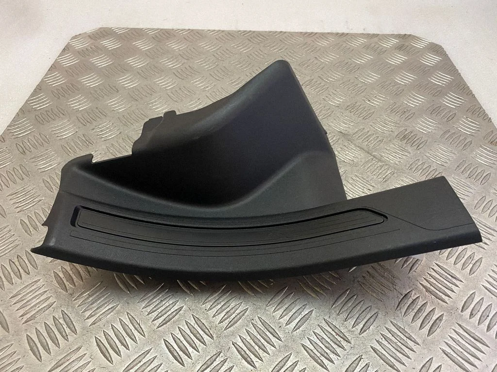 Rear sill trim cover – Jaguar XE (2015-)