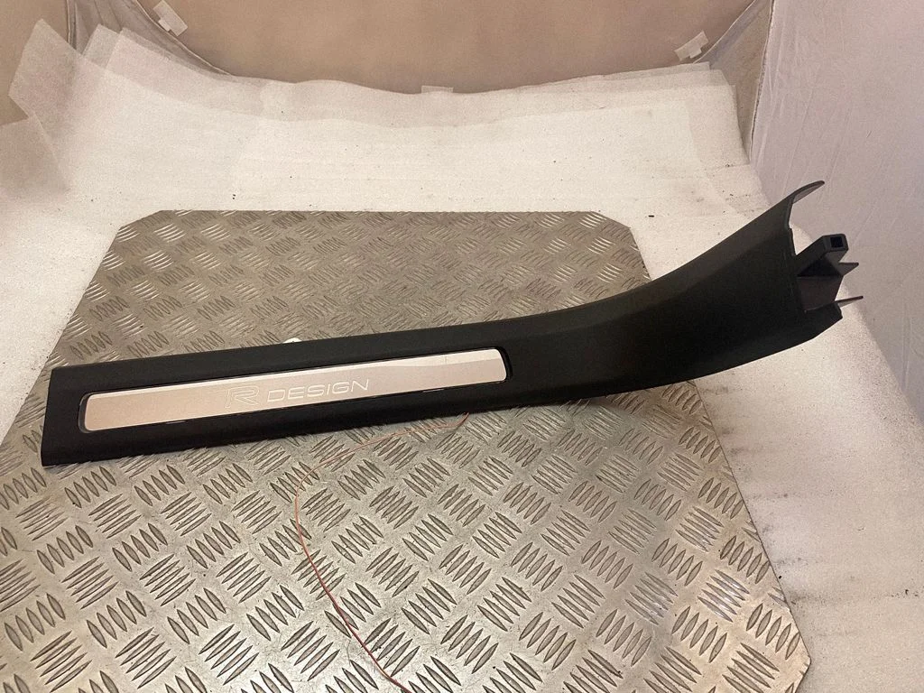Rear sill trim cover 32244312