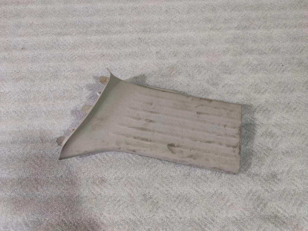 Rear sill trim cover 58P27PD2AC