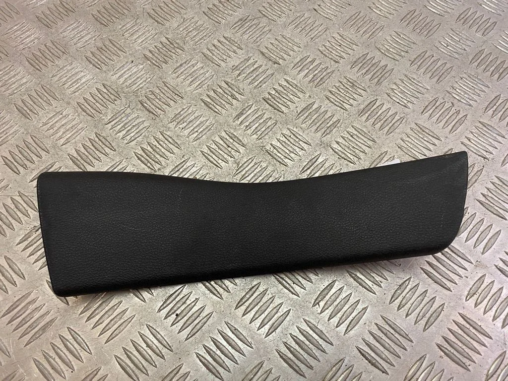 Rear sill trim cover 1LY82TRMAB