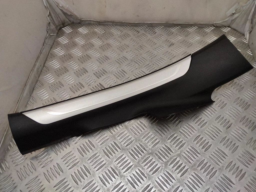 Aizmugurējā sliekšņa apdare (iekšējā) 7390768