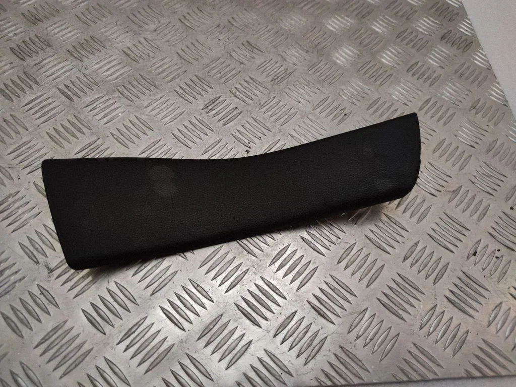 Tagalävise kate (sisemine) – Jeep Grand Cherokee (2010-2021)