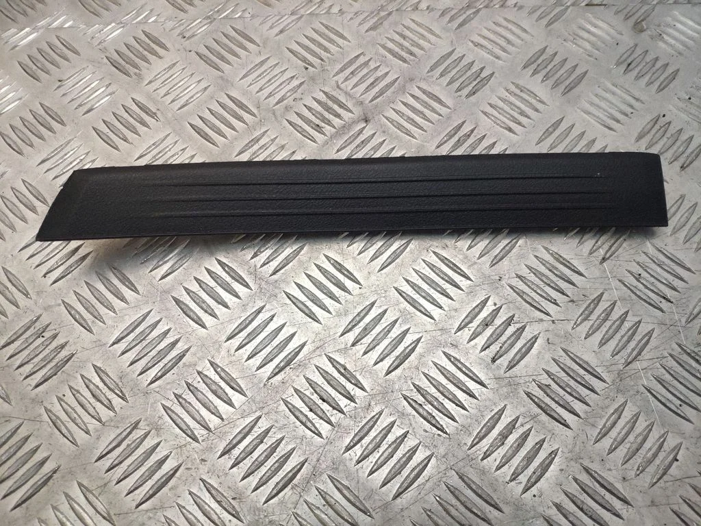 Rear sill trim cover – Lexus IS III XE30 (2013-2020)