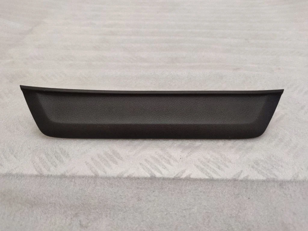 Rear sill trim cover 6791548070